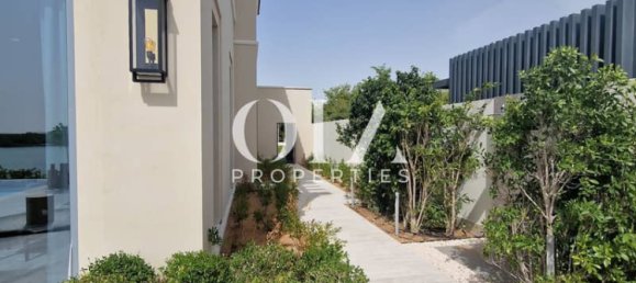 5 bedrooms Villa in Abu Dhabi, UAE No. 22155 4