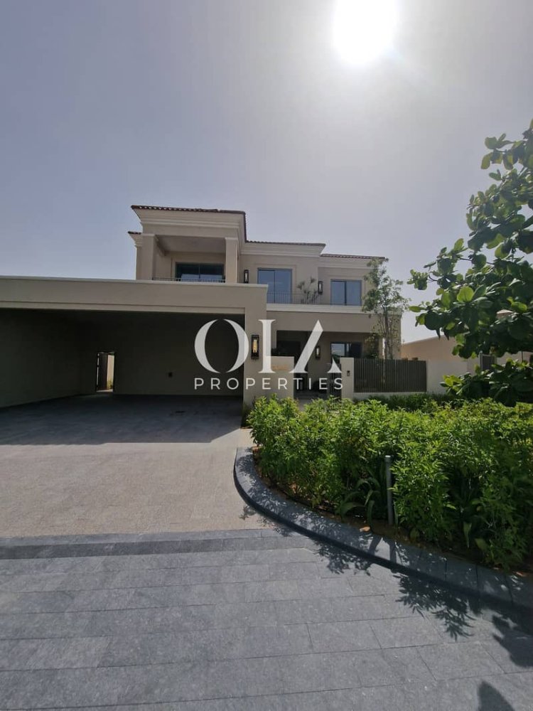 5 bedrooms Villa in Abu Dhabi, UAE No. 22155