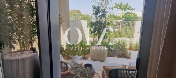 5 bedrooms Villa in Abu Dhabi, UAE No. 22155 8