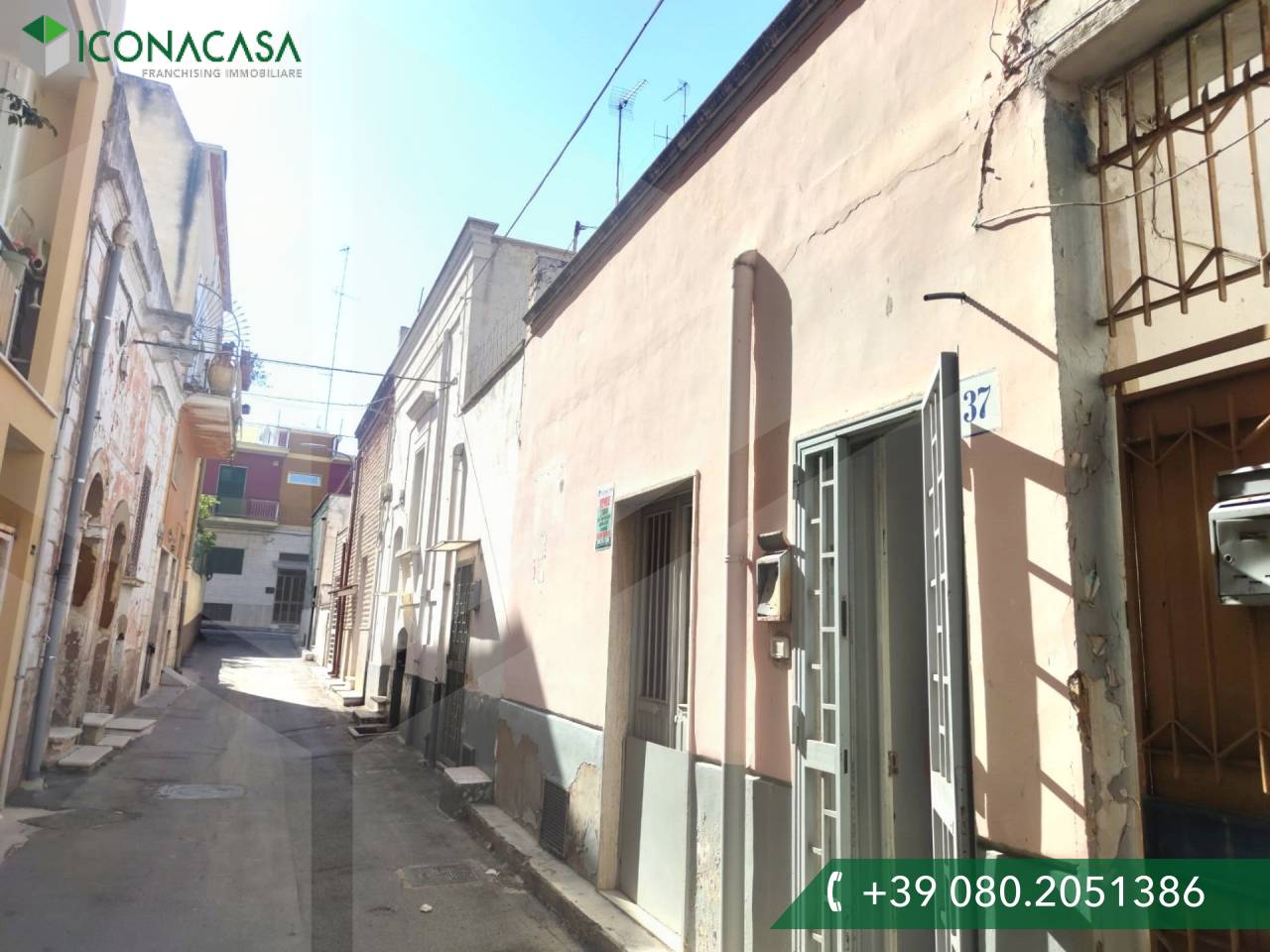 2-salle Propriété commerciale à Bari, Italy No. 21645