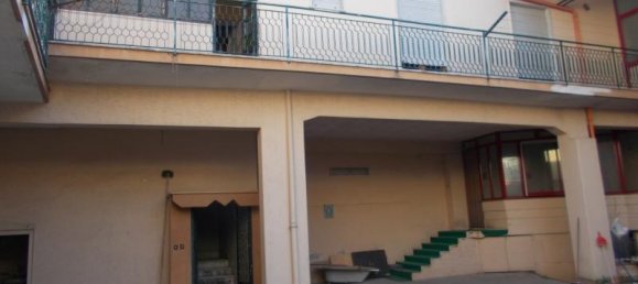 8 rooms House in Lusciano, Italy No. 229380 4