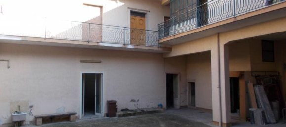 8 rooms House in Lusciano, Italy No. 229380 2