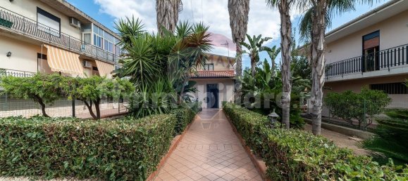 Вилла с 5 спальнями в Катания, Италия № 274536 2