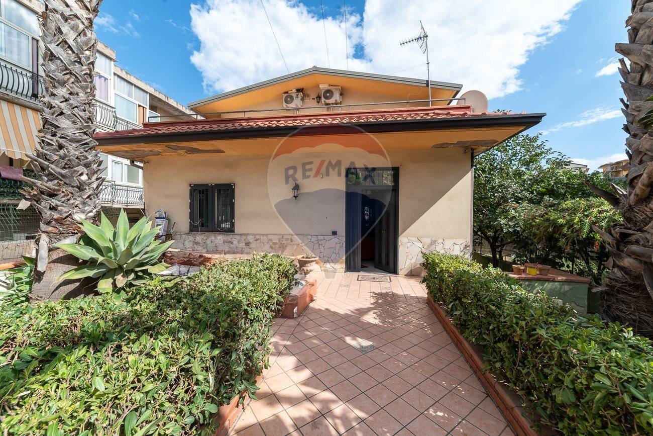 Вилла с 5 спальнями в Катания, Италия № 274536