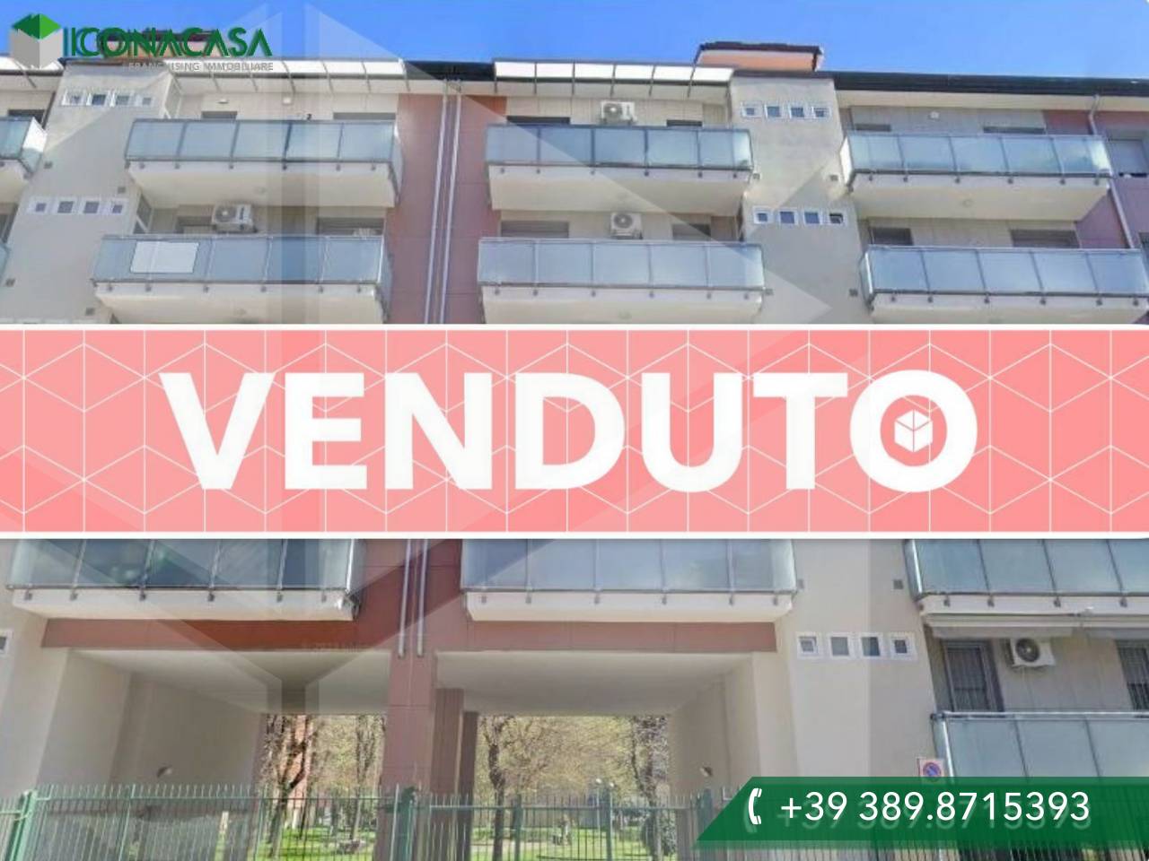 4 rooms Apartment in Milan, Italy No. 242025