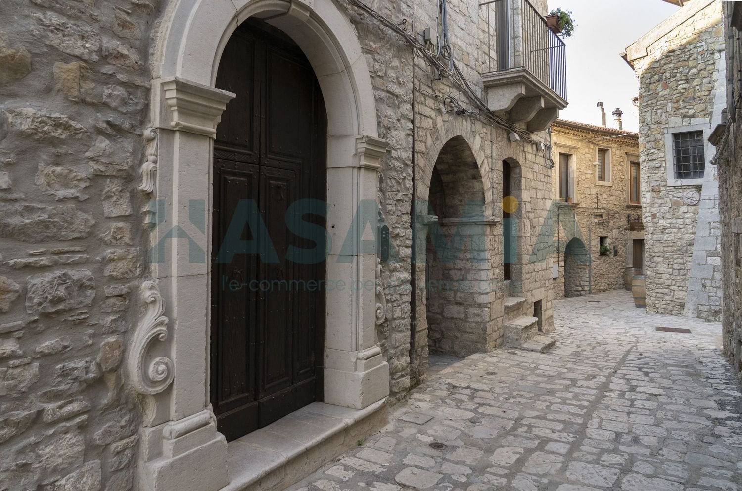 12 bedrooms House in Castelvetere sul Calore, Italy No. 366336