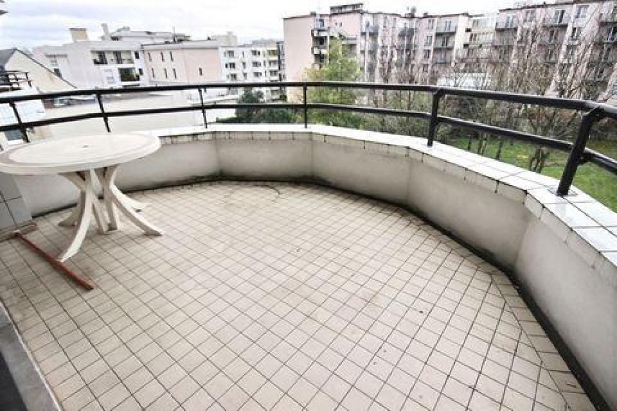 Condominio de 2 dormitorios en Suresnes, France No. 30716