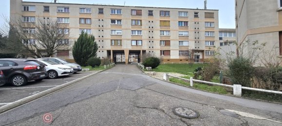 3 bedrooms Apartment in Bobigny, France No. 164528 9