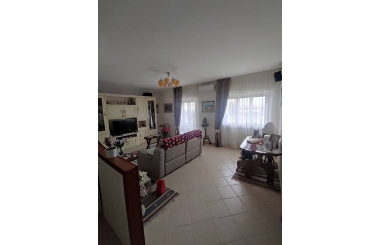 Apartamento de 5 habitaciónes en Taranto, Italy No. 253145