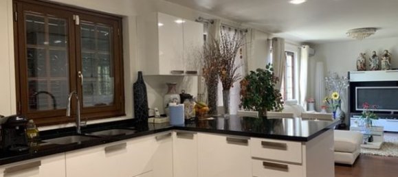 5 bedrooms House in Bondy, France No. 360322 15