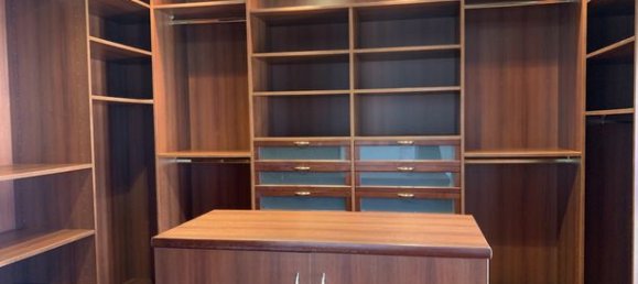 5 bedrooms House in Bondy, France No. 360322 19