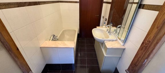 3 bedrooms Apartment in Rome, Italy No. 99627 26