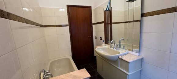3 bedrooms Apartment in Rome, Italy No. 99627 27