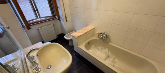 3 bedrooms Apartment in Rome, Italy No. 99627 25