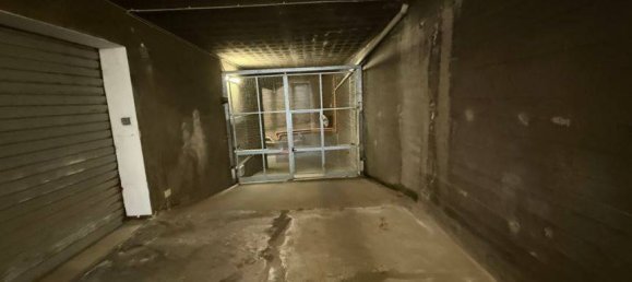 1 bedroom Garage in Bologna, Italy No. 338702 3