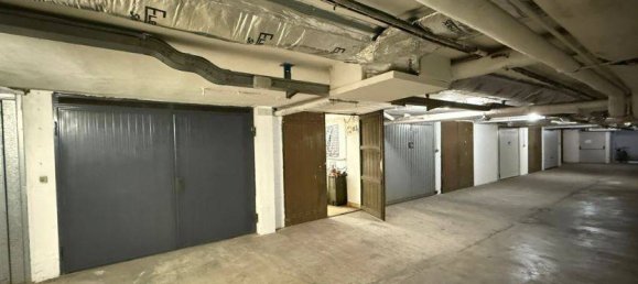 1 bedroom Garage in Bologna, Italy No. 338702 4