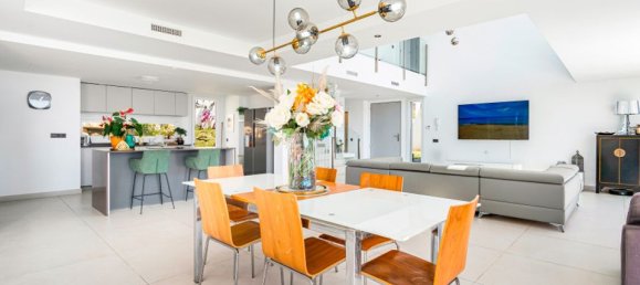 4 bedrooms Villa in Mijas, Spain No. 180017 2