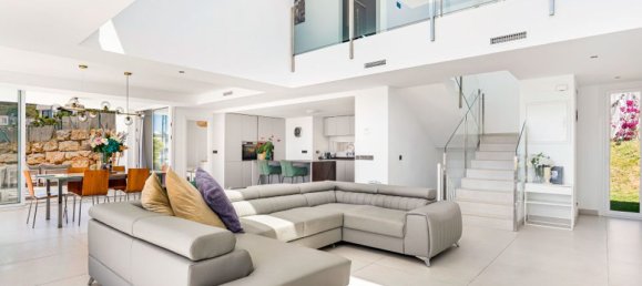 4 bedrooms Villa in Mijas, Spain No. 180017 3