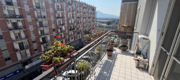 Apartamento de 2 dormitorios en Naples, Italy No. 260917 18