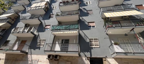 Apartamento de 2 dormitorios en Naples, Italy No. 260917 2