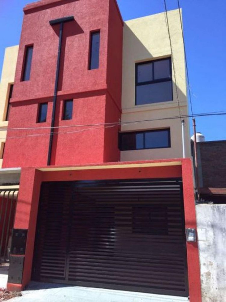 Casa de 3 dormitorios en Almirante Brown, Argentina No. 83791