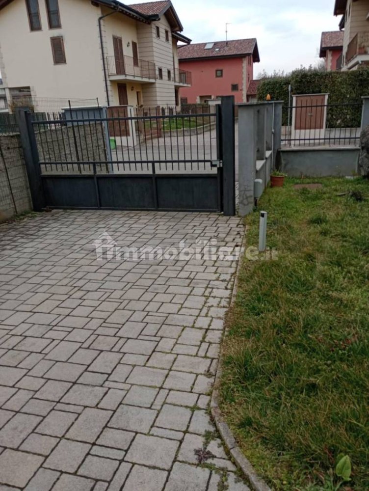 3 bedrooms Apartment in Dairago, Italy No. 276225