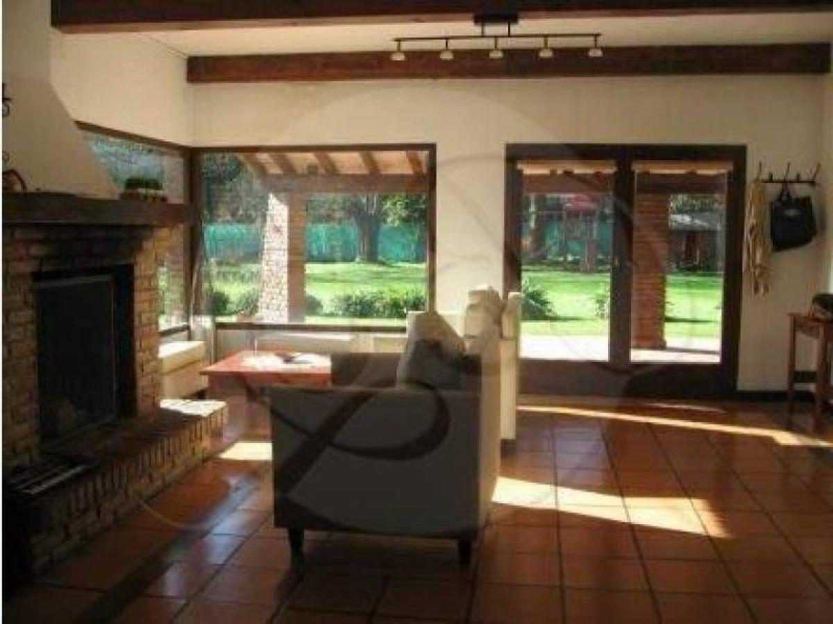 3 bedrooms House in Malvinas Argentinas, Argentina No. 11813