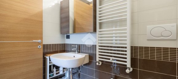 3 rooms Apartment in Rome, Italy No. 39318 25