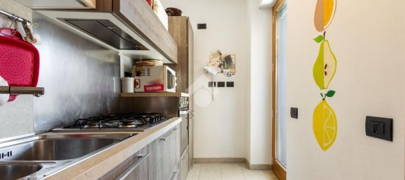 3 rooms Apartment in Rome, Italy No. 39318 10