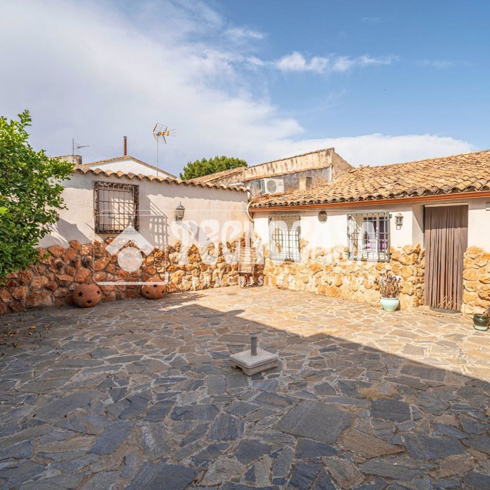 2 bedrooms House in Linares, Spain No. 153089