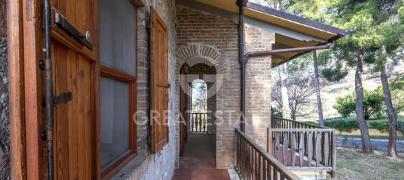 5 bedrooms House in Campello sul Clitunno, Italy No. 178523 7