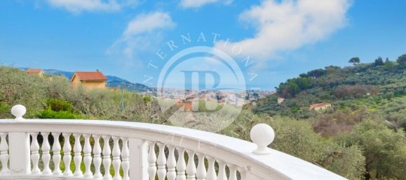 5 bedrooms Villa in Diano Marina, Italy No. 129993 2