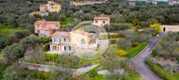 5 bedrooms Villa in Diano Marina, Italy No. 129993 4
