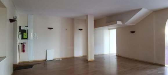 291m² Commercial property in Aubenas, France No. 300704 8