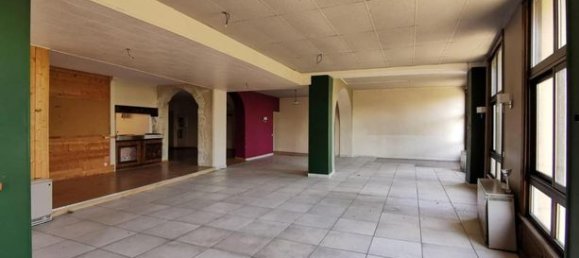 291m² Commercial property in Aubenas, France No. 300704 3