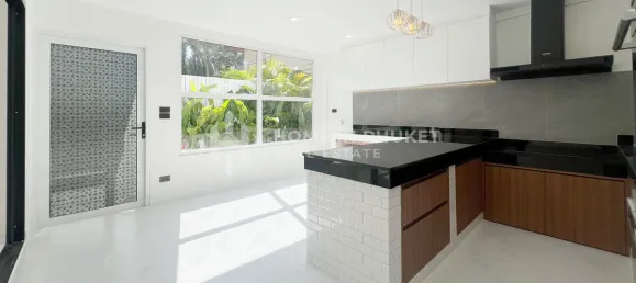 4 bedrooms House for sale in Chalong, Phuket, Southern Thailand, Thailand № 77776 11