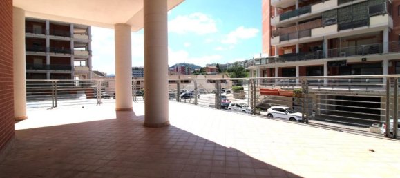 Квартира с 3 спальнями в Кампобассо, Италия № 339544 18