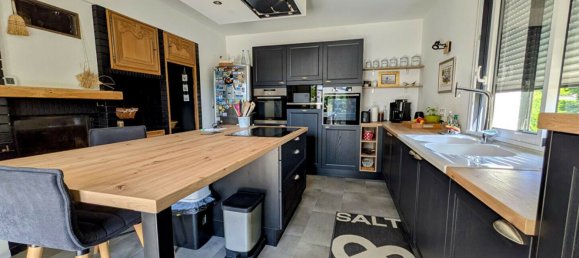 4 bedrooms House in Saint-Berthevin, France No. 360601 2