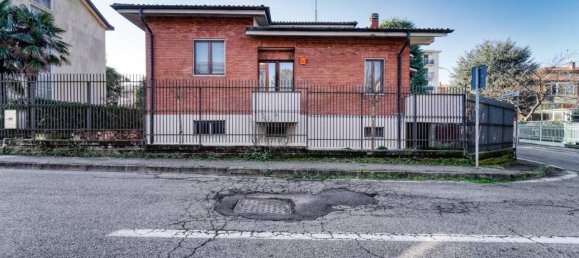 4-salle Villa à Melegnano, Italy No. 25755 25