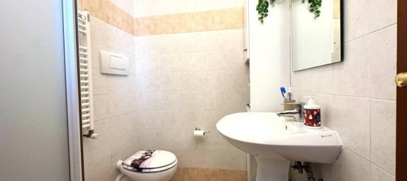 3 rooms House in Prato, Italy No. 65034 10