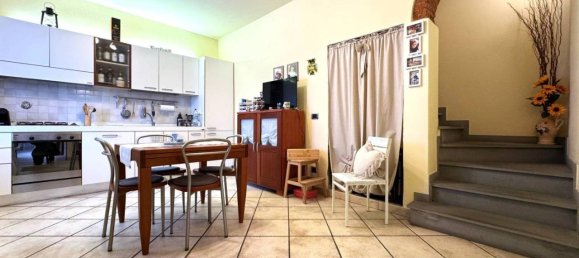 3 rooms House in Prato, Italy No. 65034 3