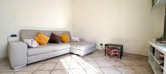 3 rooms House in Prato, Italy No. 65034 7
