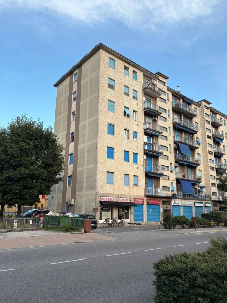 Apartamento T3 em Cornate d'Adda, Italy N.º 378435