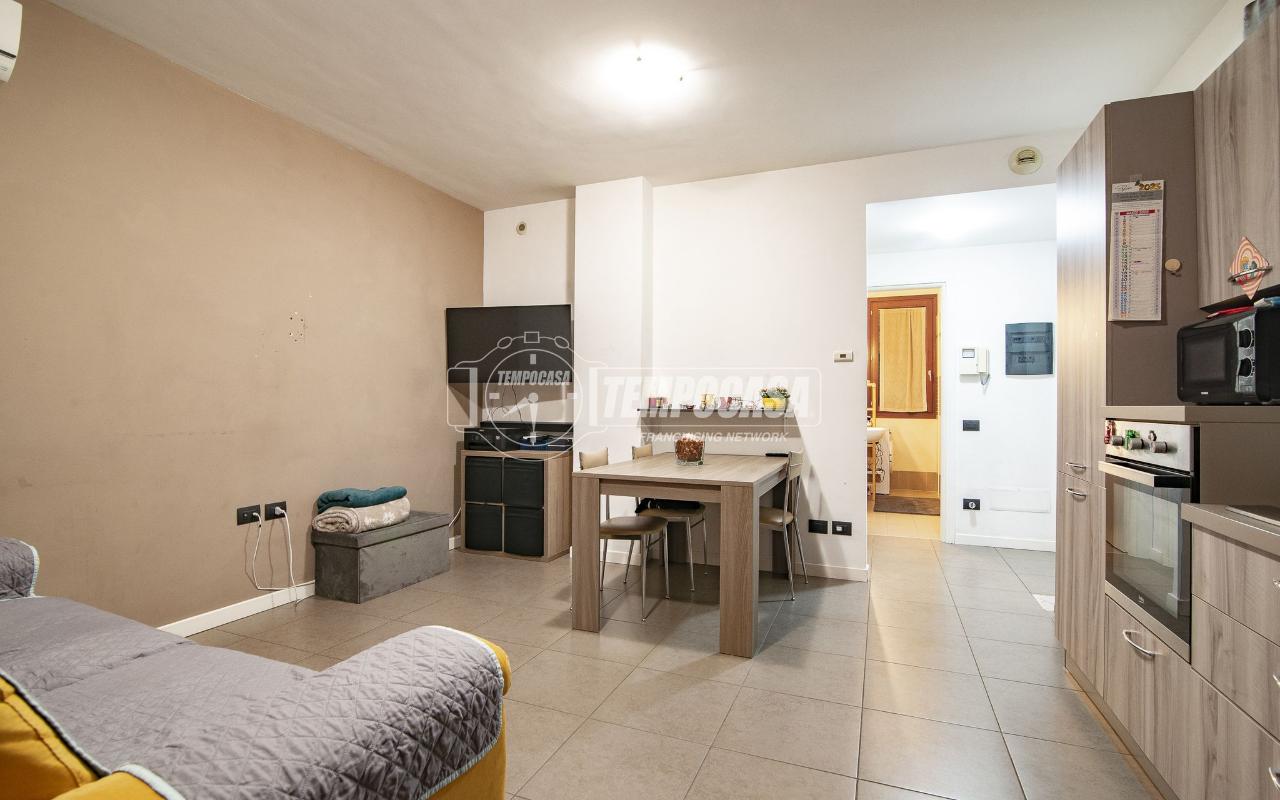 Квартира с 2 комнатами в Кассано д’Адда, Италия № 13151