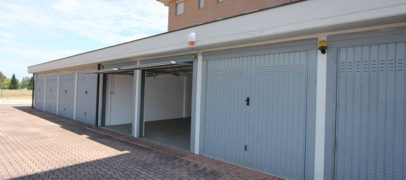 1 room Garage in Parma, Italy No. 309452 2