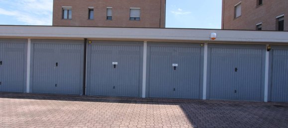 1 room Garage in Parma, Italy No. 309452 3