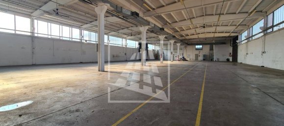 1150m² Warehouse in Guastalla, Italy No. 313045 3
