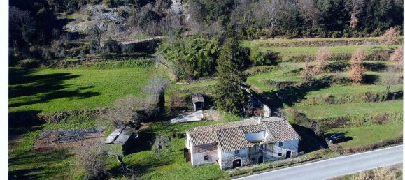 9 rooms House in Buti, Italy No. 254586 3