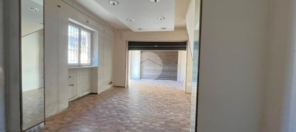 3 rooms Commercial property in Desenzano del Garda, Italy No. 271794 3