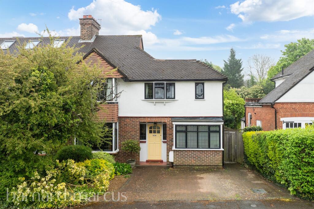 4 bedrooms House in Epsom, United Kingdom No. 9762